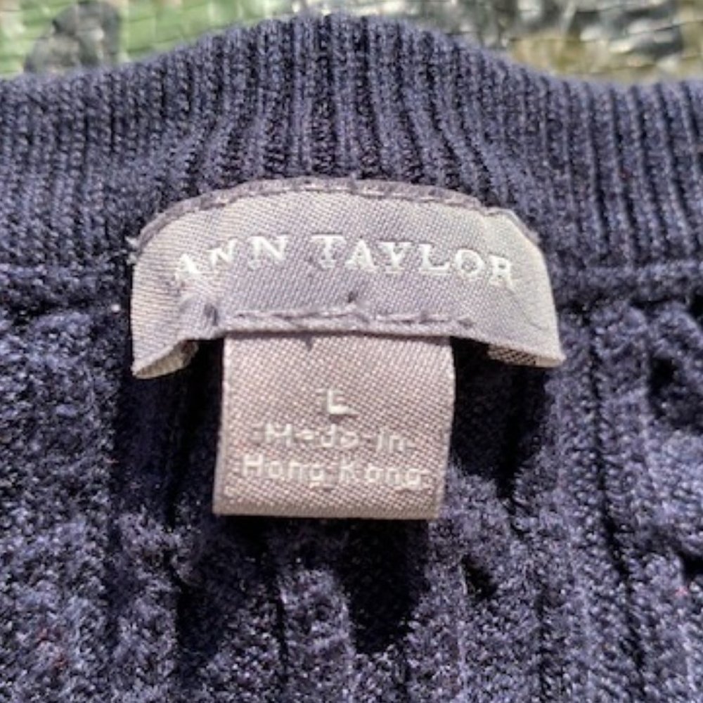 Ann Taylor navy blue cable knit sweater size L - Picture 7 of 7